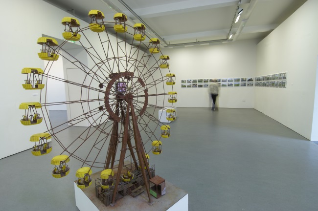 TENSE – 9 Artists in Exhibition